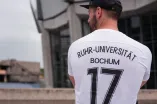 Trikot mit der Aufschrift Ruhr-Universität Bochum