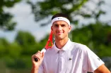 Nino Toto tritt für die Ruhr-Universität im Tennis an, gespielt wird in Essen.