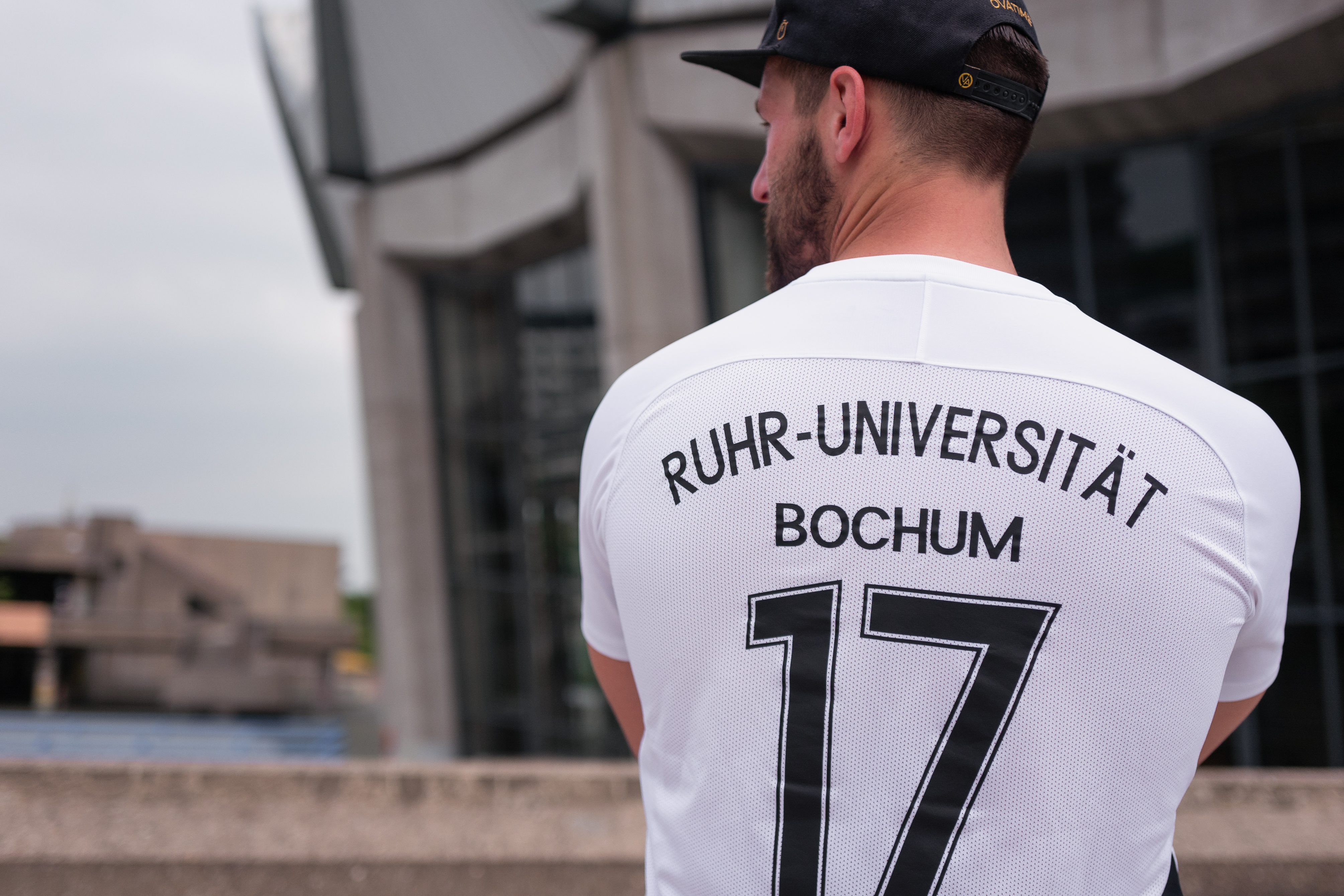 Trikot mit der Aufschrift Ruhr-Universität Bochum