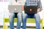 Zwei Laptops