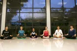 Sportprogramm Yoga Gruppe Entspannung