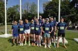 Teambild der RUB-Teilnehmenden auf einer Wiese vorm Kemandersee