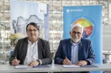 Der Rektor der RUB und der Oberbürgermeister von Bochum während der Unterschreibung der Kooperationsvereinbarung
