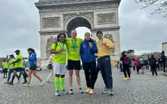 Hochschulsportteilnehmer*innen beim Parismarathon