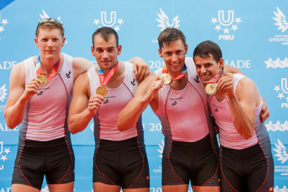 Die Mannschaft Rudern Vierer ohne Steuermann (4-) um Jakob Schneider bei der Universiade 2015 in Gwangju (Südkorea).