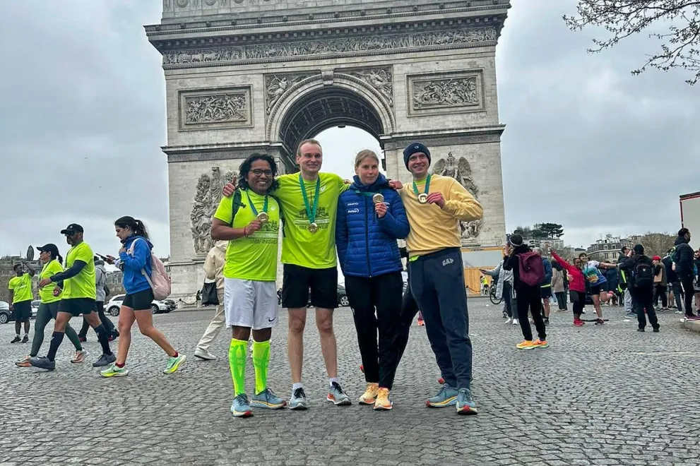 Hochschulsportteilnehmer*innen beim Parismarathon