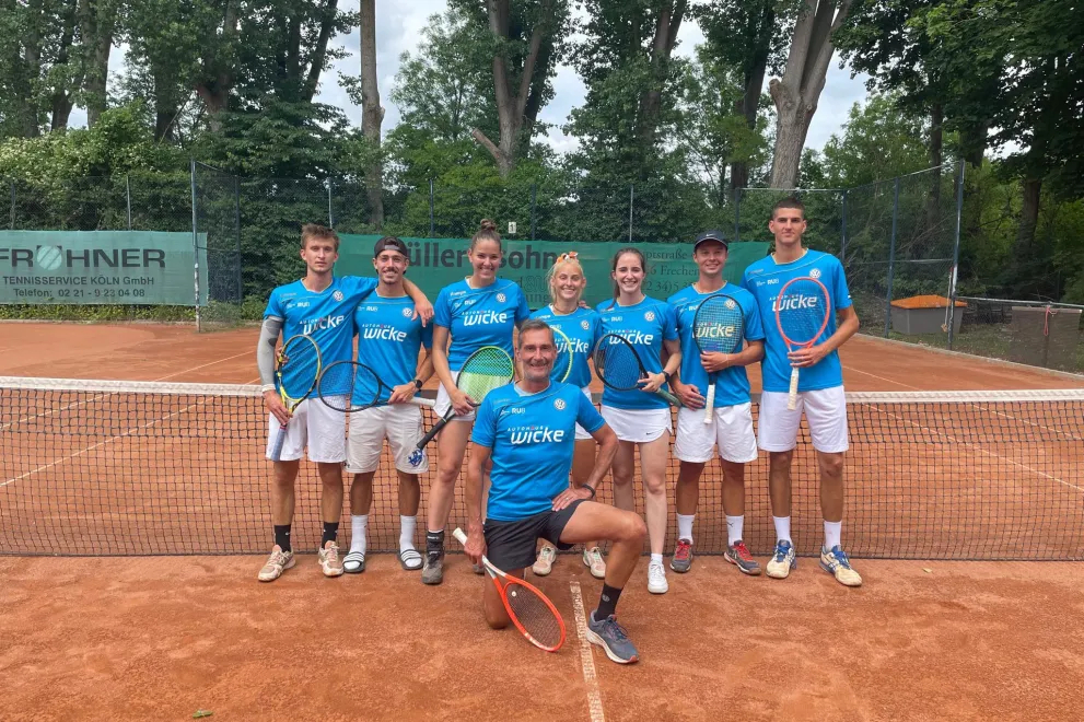 DHM Tennis Team