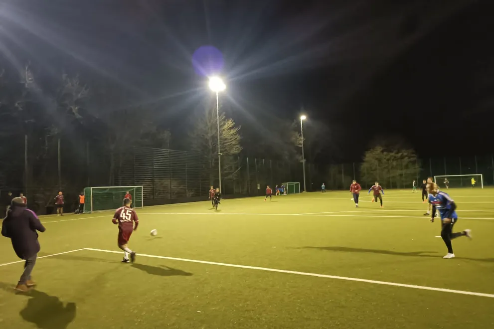 Das Turnier bot packende Duelle unter gleißendem Flutlicht.