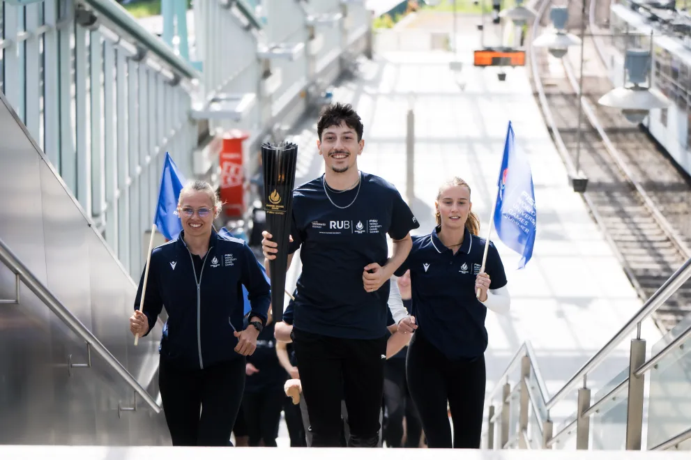The torch arrives at the U35 stop with Georgios Charalampidis.