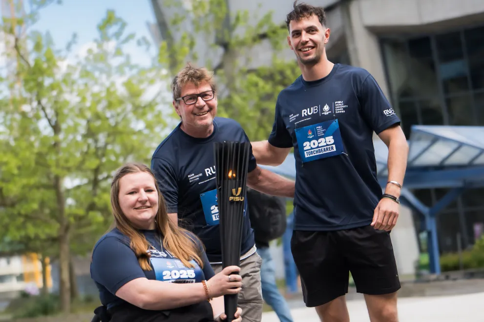 V.l. Lisa Clemens (Kampfrichterin Leichtathletik bei den FISU-Games und erste Sportstudentin im Rollstuhl), Arno Krombholz (Schwerpunktleitung Sportarten und Bewegungsfelder), Constantin Rutsch (3. Platz DM Stabhochsprung)
