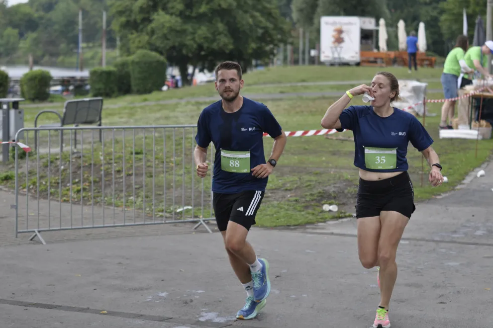 Zwei Läufer*innen des Rub-Teams